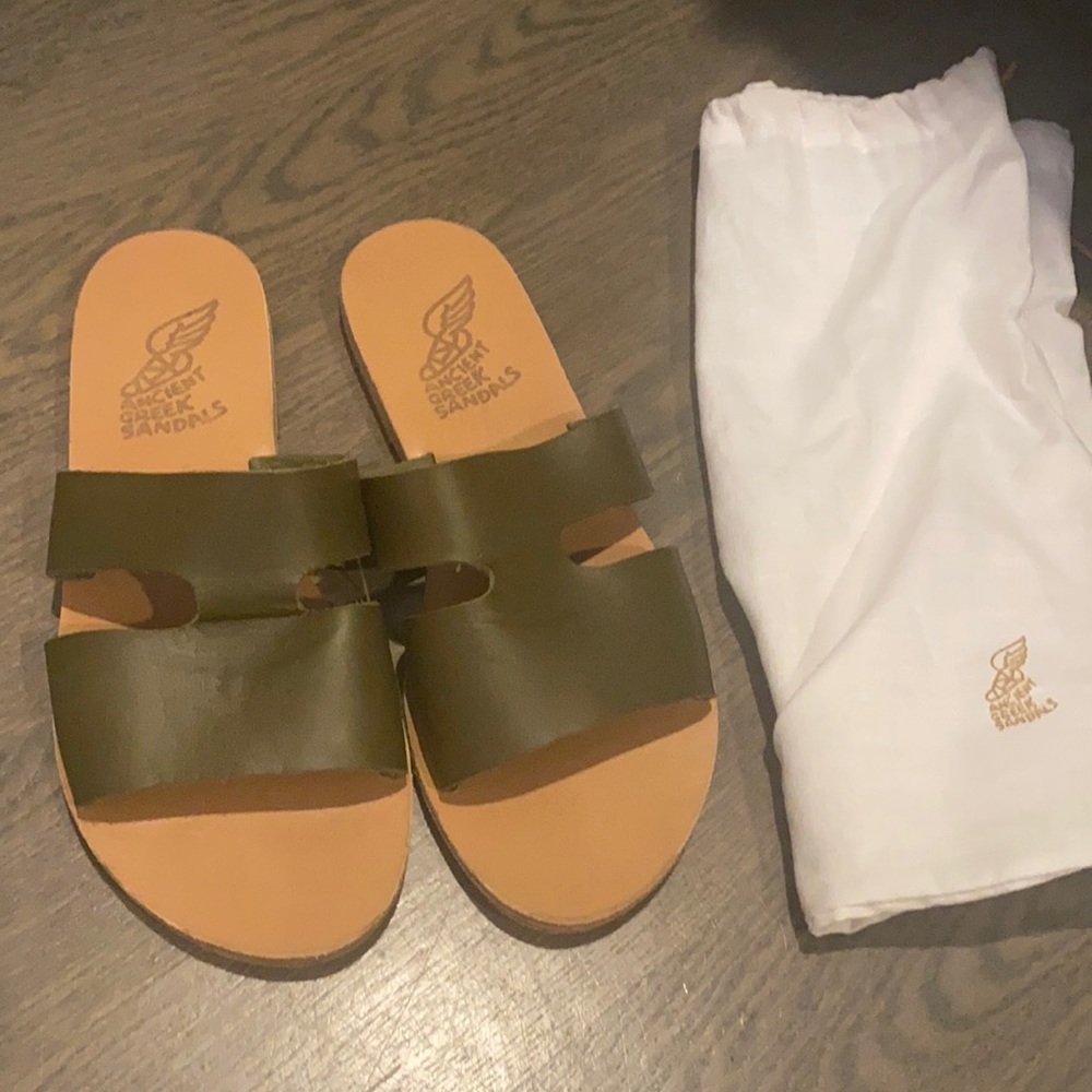 Olive green leather Ancient Greek sandals, made in Greece. Size 8, like new!